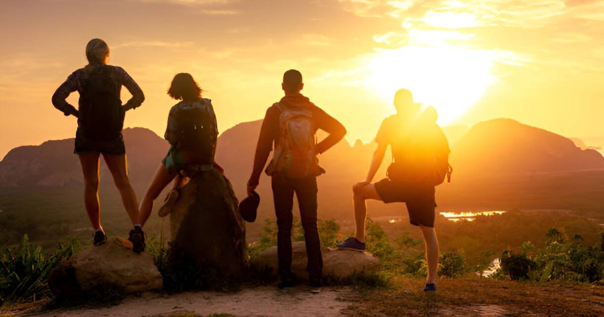 Group Tour vs Solo Travel – Which One Saves You More?